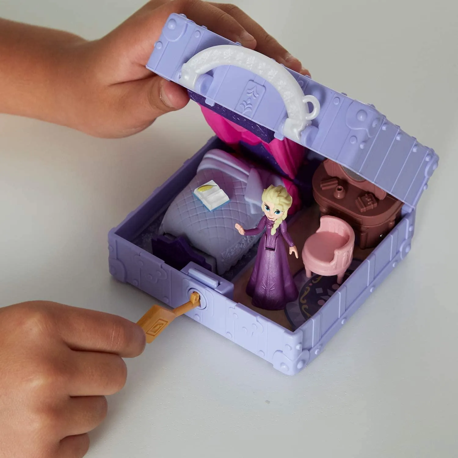 Disney Frozen 2 Pop Adventures Elsa's Bedroom Pop-Up Playset