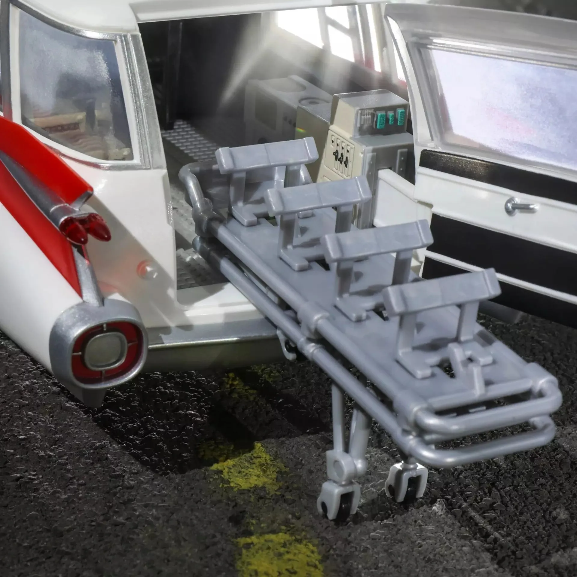 Ghostbusters Plasma Series Ecto-1 (1984) Action Figure Vehicle Replica