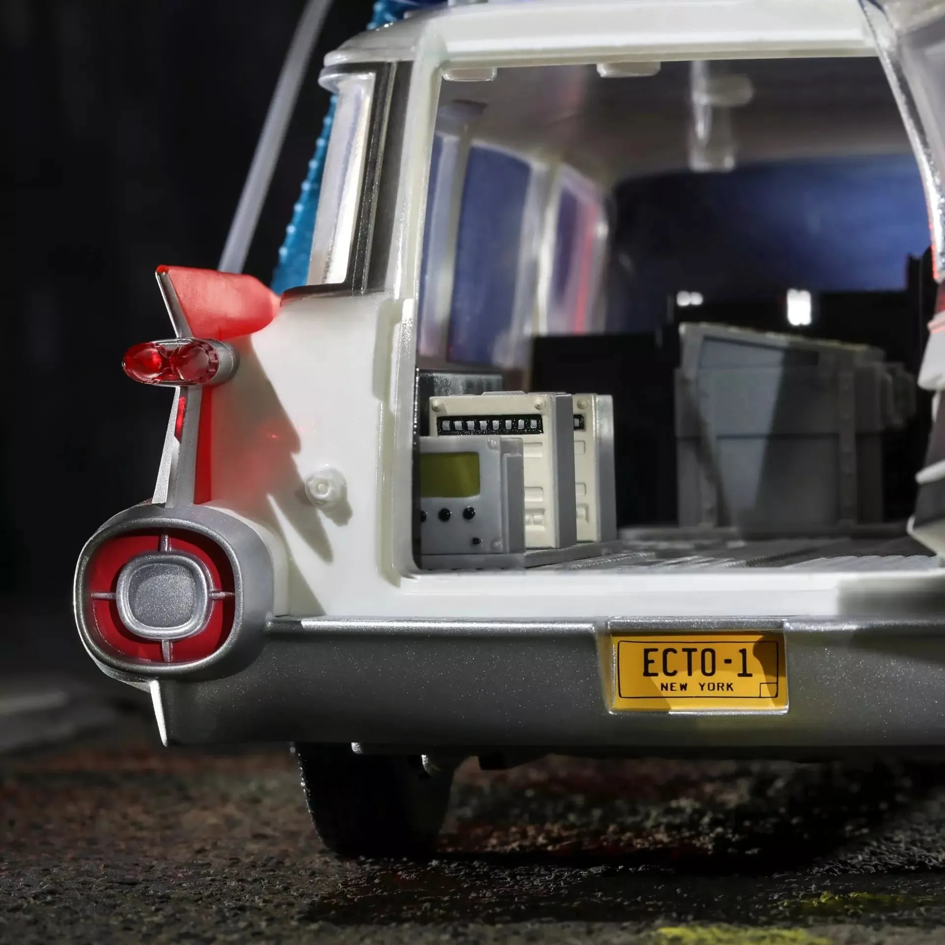 Ghostbusters Plasma Series Ecto-1 (1984) Action Figure Vehicle Replica