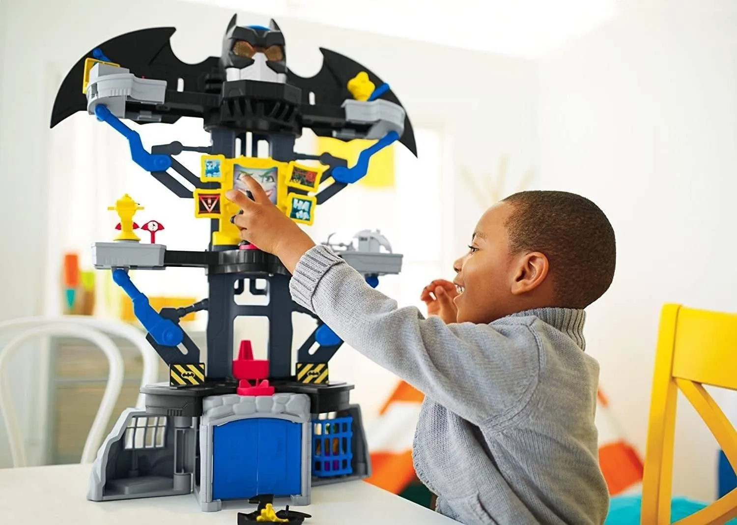 Imaginext DC Super Friends Transforming Batcave Playset