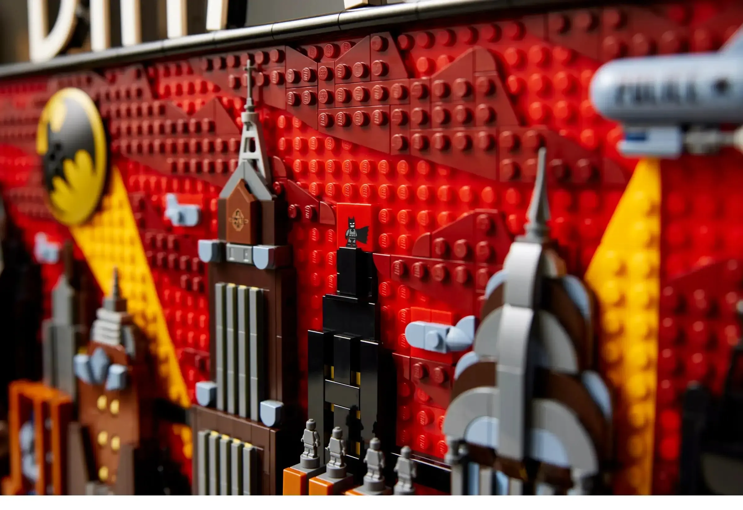 LEGO ART 76271 Batman The Animated Series Gotham City