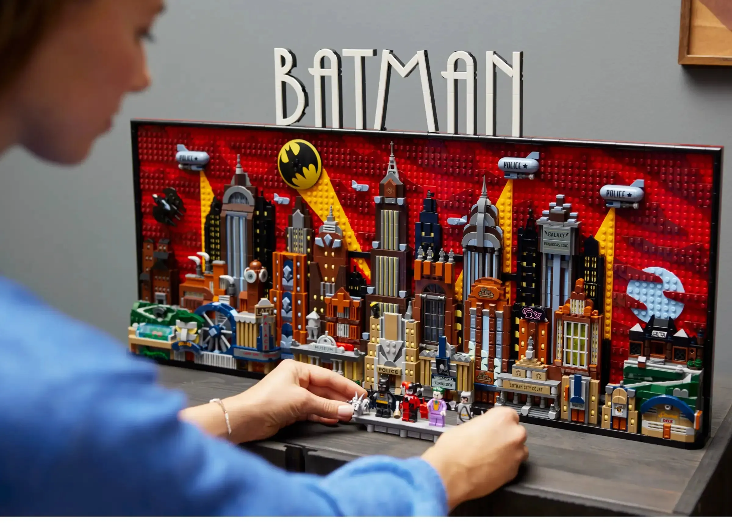 LEGO ART 76271 Batman The Animated Series Gotham City