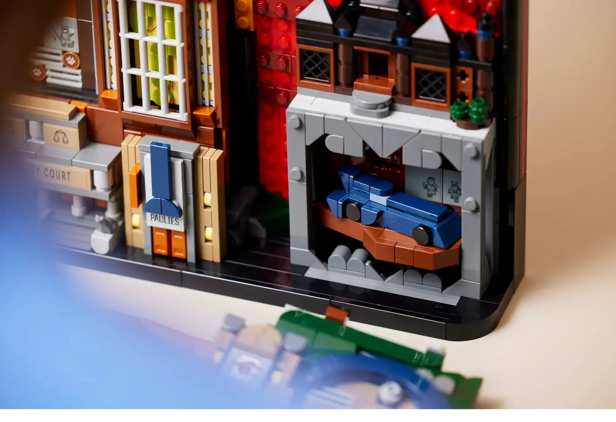 LEGO ART 76271 Batman The Animated Series Gotham City