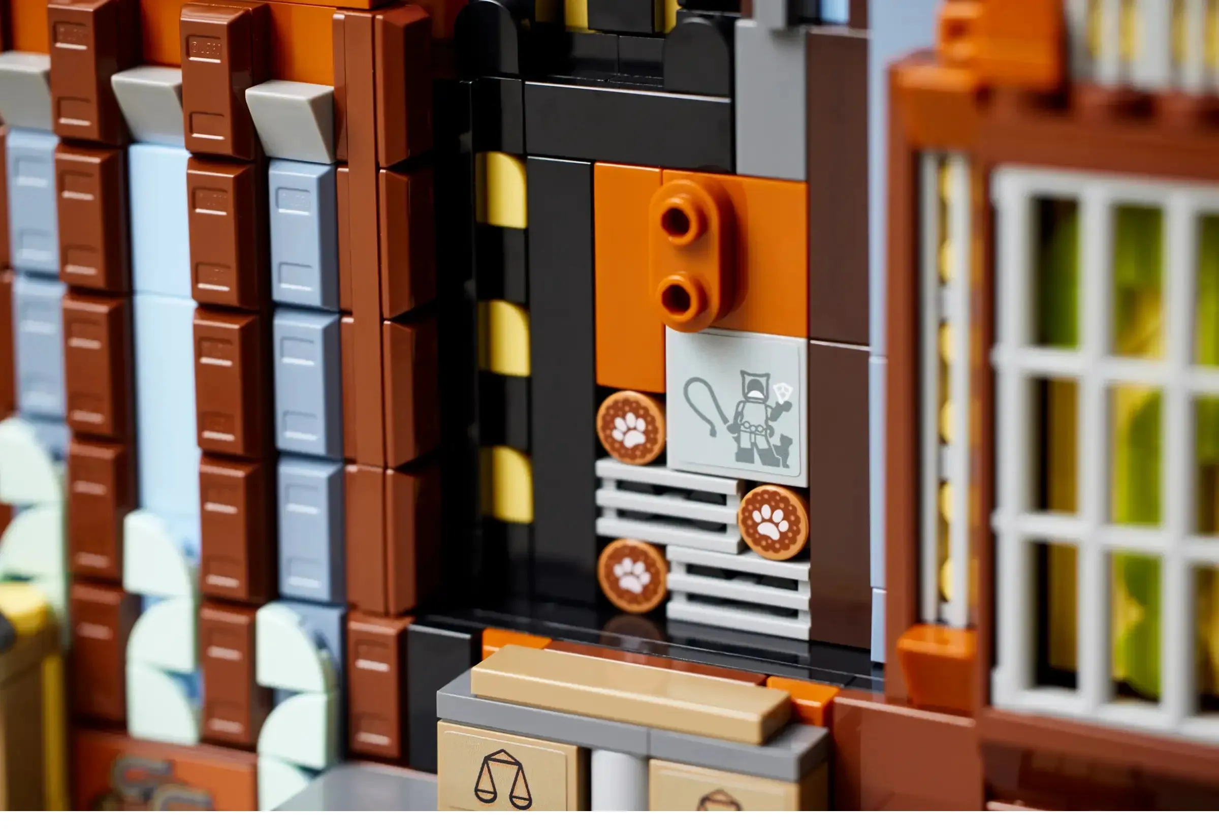 LEGO ART 76271 Batman The Animated Series Gotham City