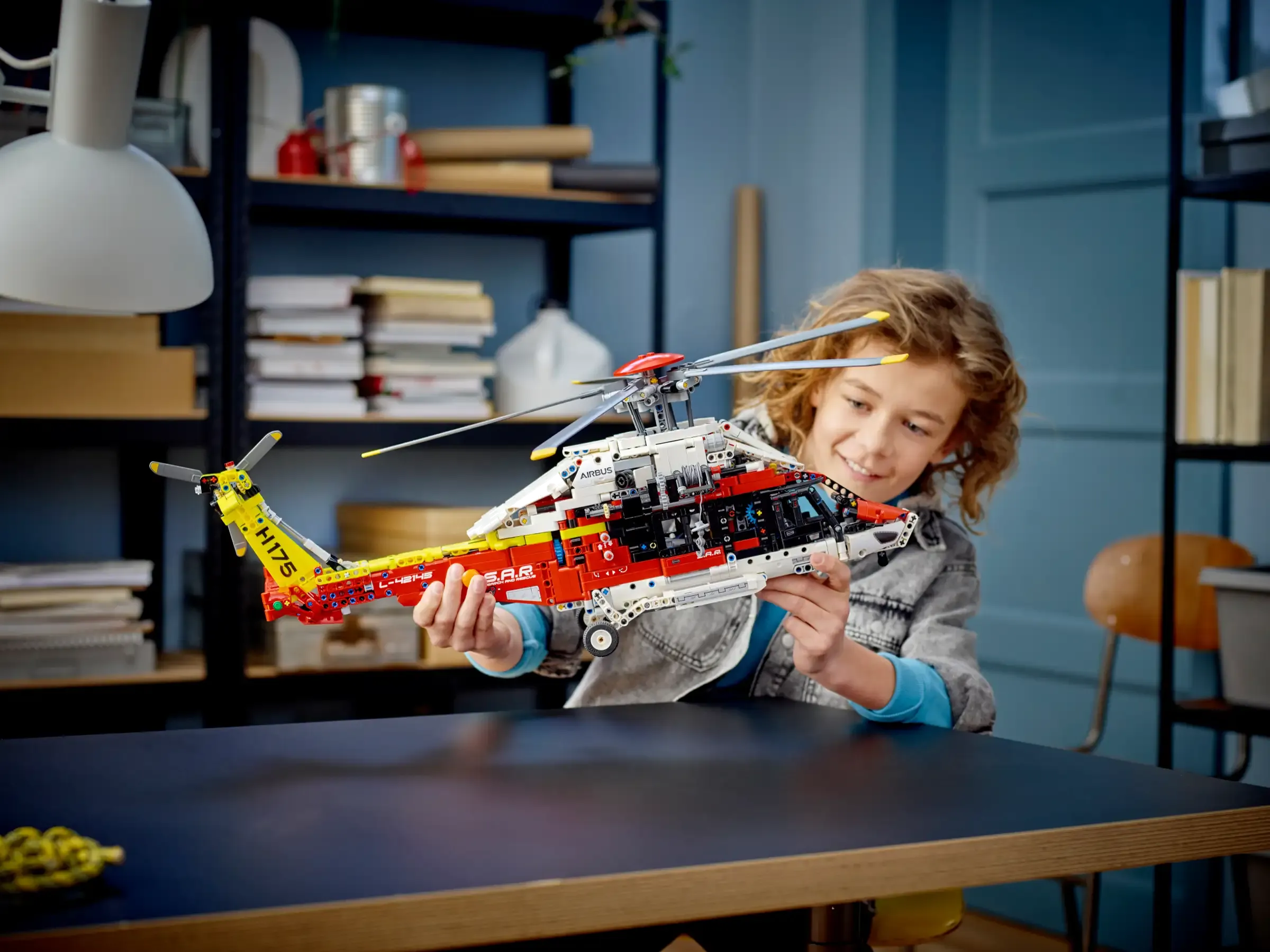 LEGO TECHNIC 42145 Airbus H175 Rescue Helicopter