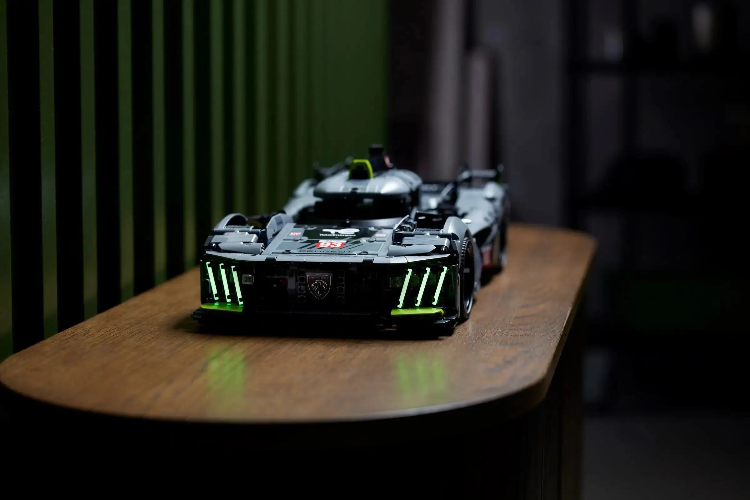 LEGO TECHNIC 42156 PEUGEOT 9X8 24H Le Mans Hybrid Hypercar