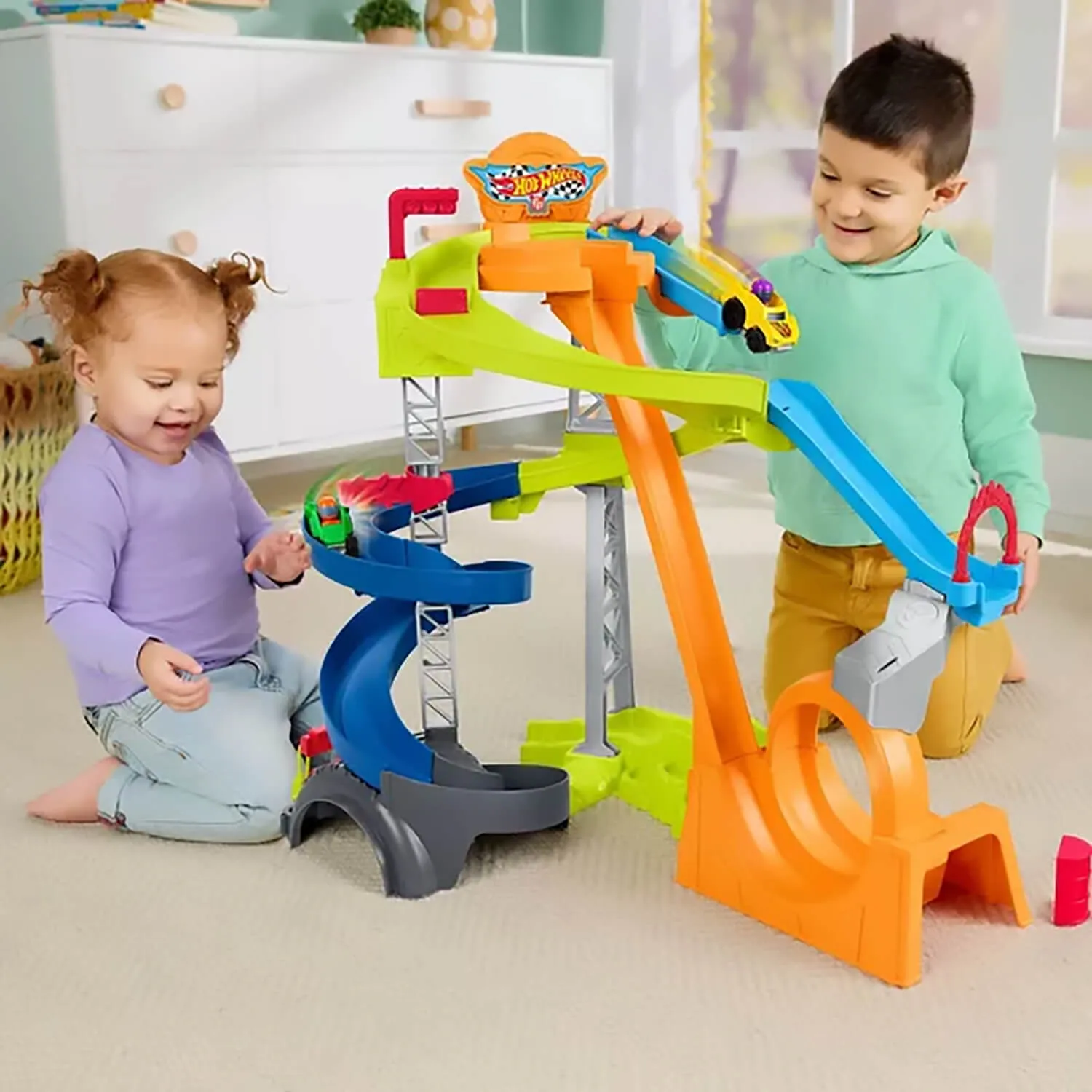 Little People Hot Wheels Spiral Stunt Speedway Playset