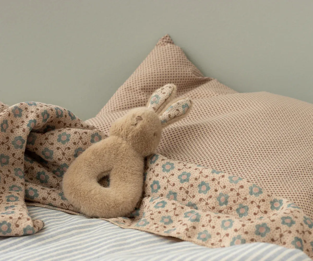 Maileg Bunny Rattle & Burp Cloth Set - Cream Peach Odin Parker