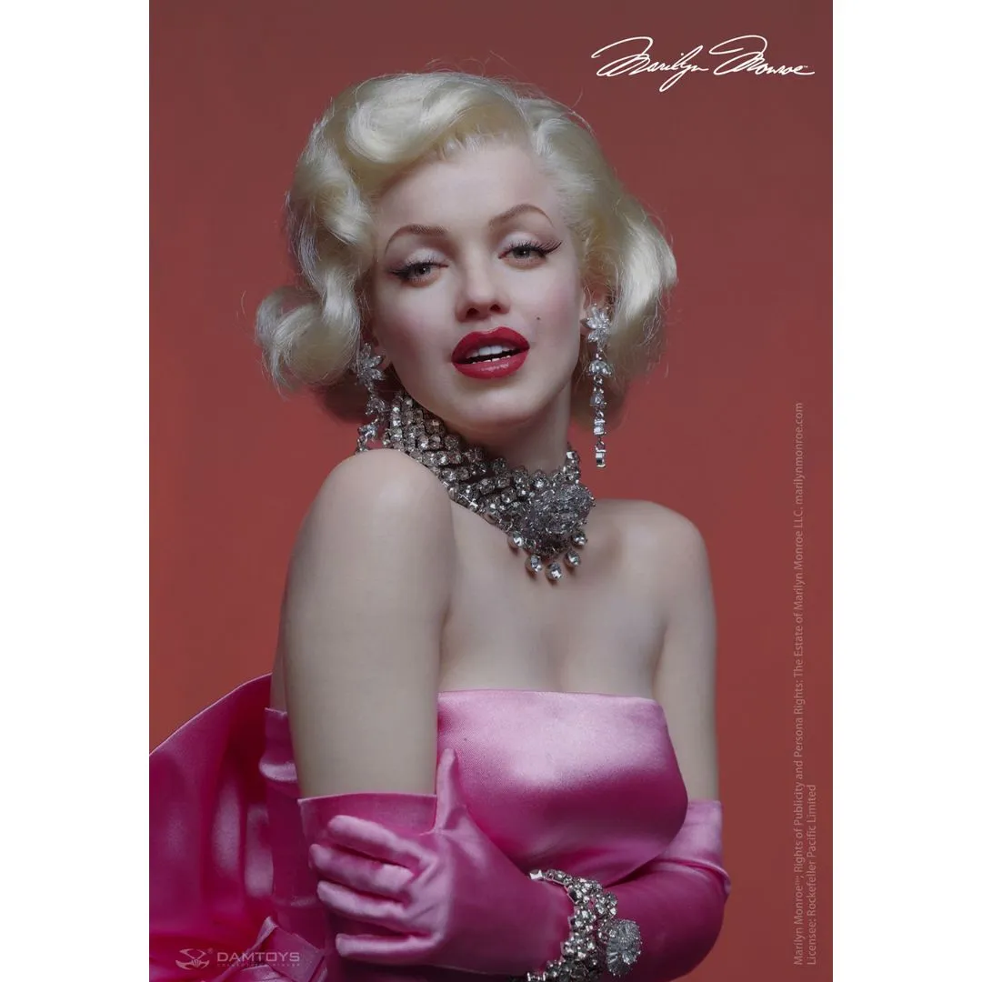 Marilyn Monroe Statue