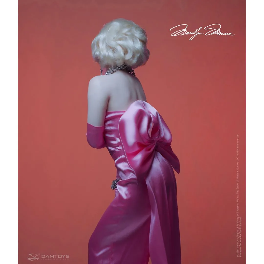 Marilyn Monroe Statue