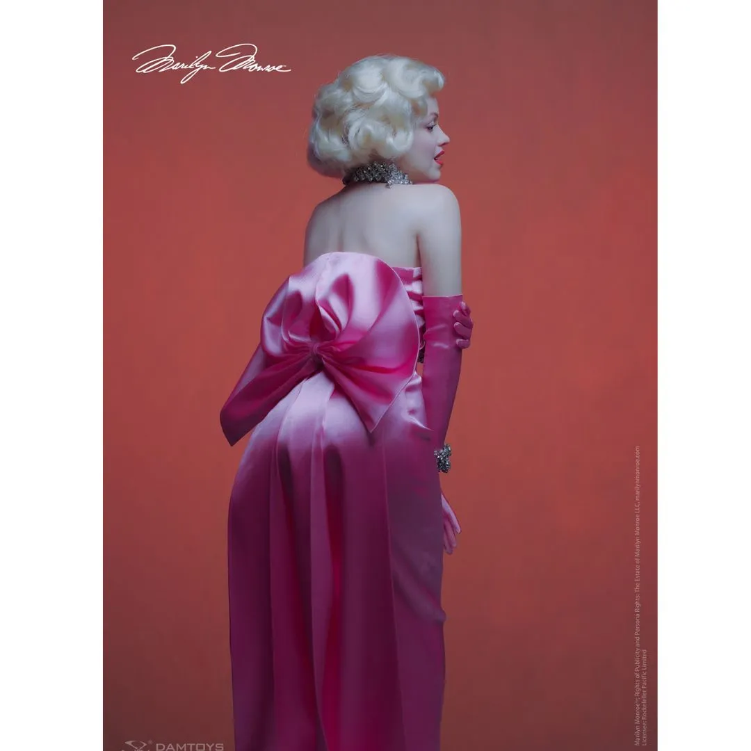 Marilyn Monroe Statue
