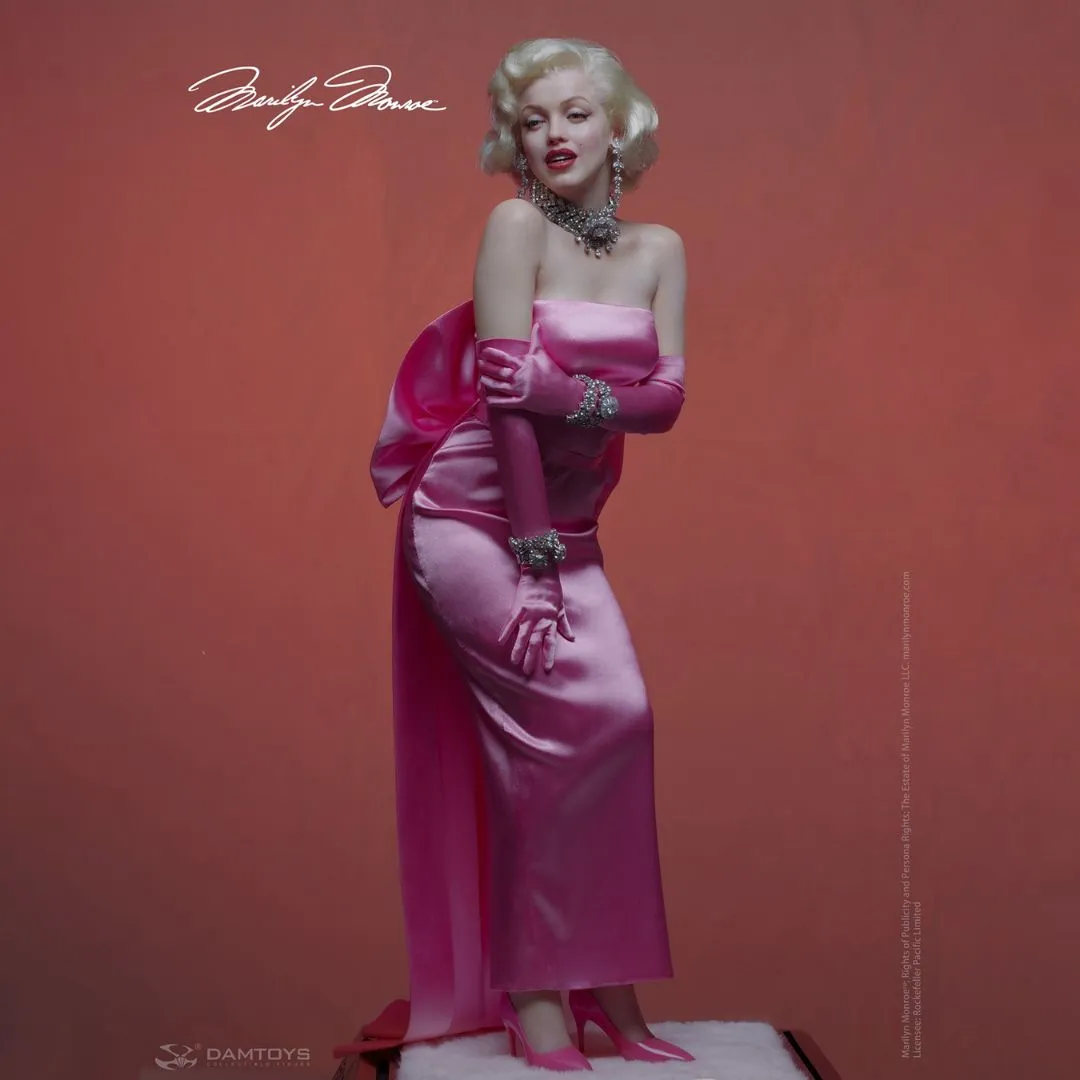 Marilyn Monroe Statue