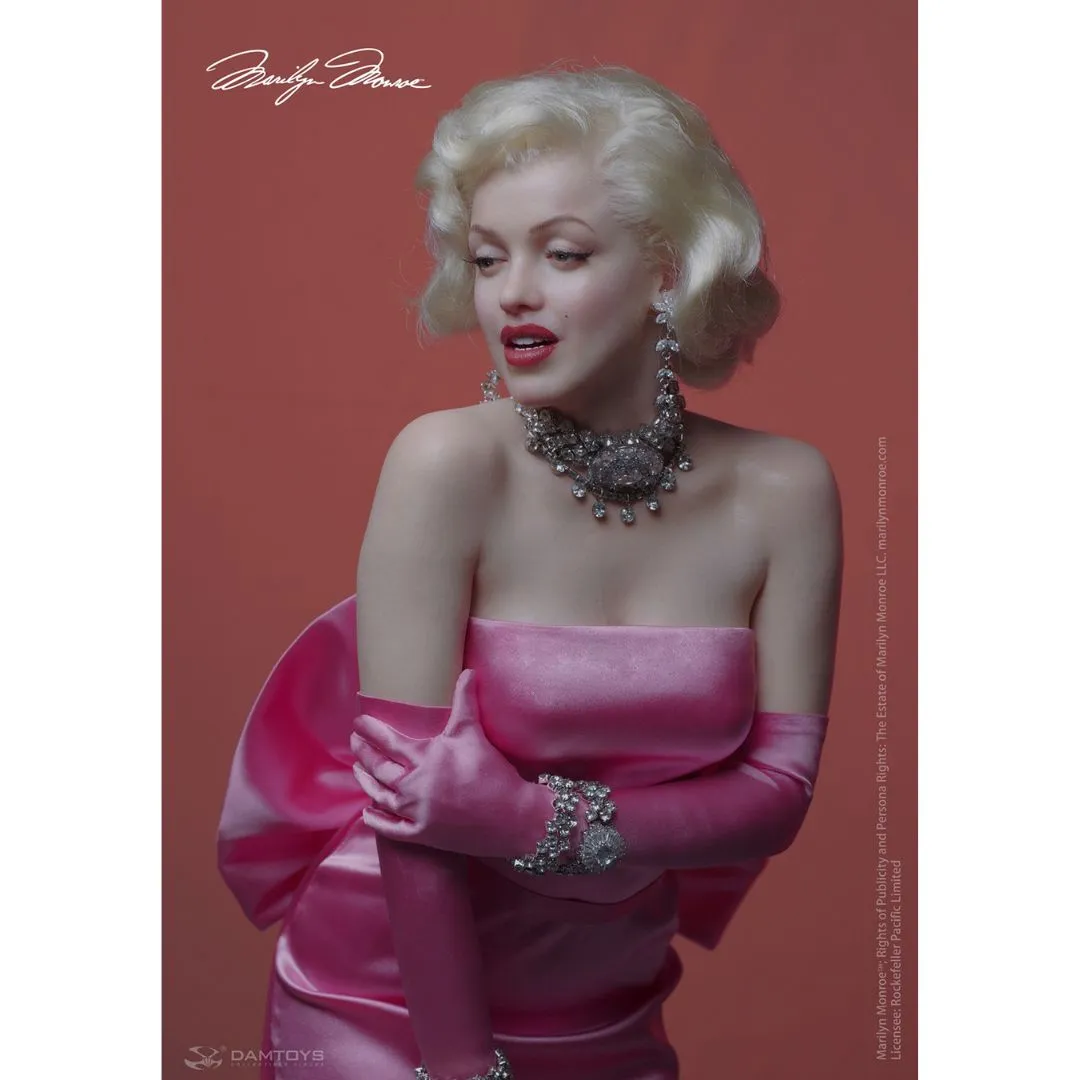 Marilyn Monroe Statue
