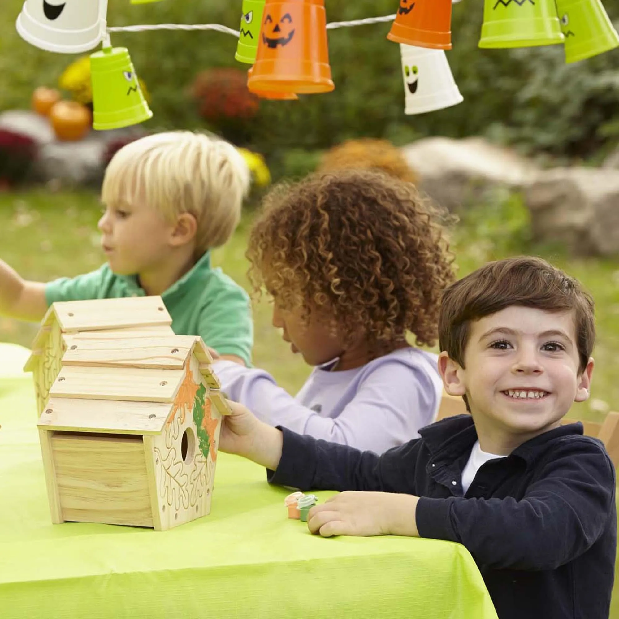 Melissa & Doug 13101 Created by Me! Birdhouse Wooden Craft Kit