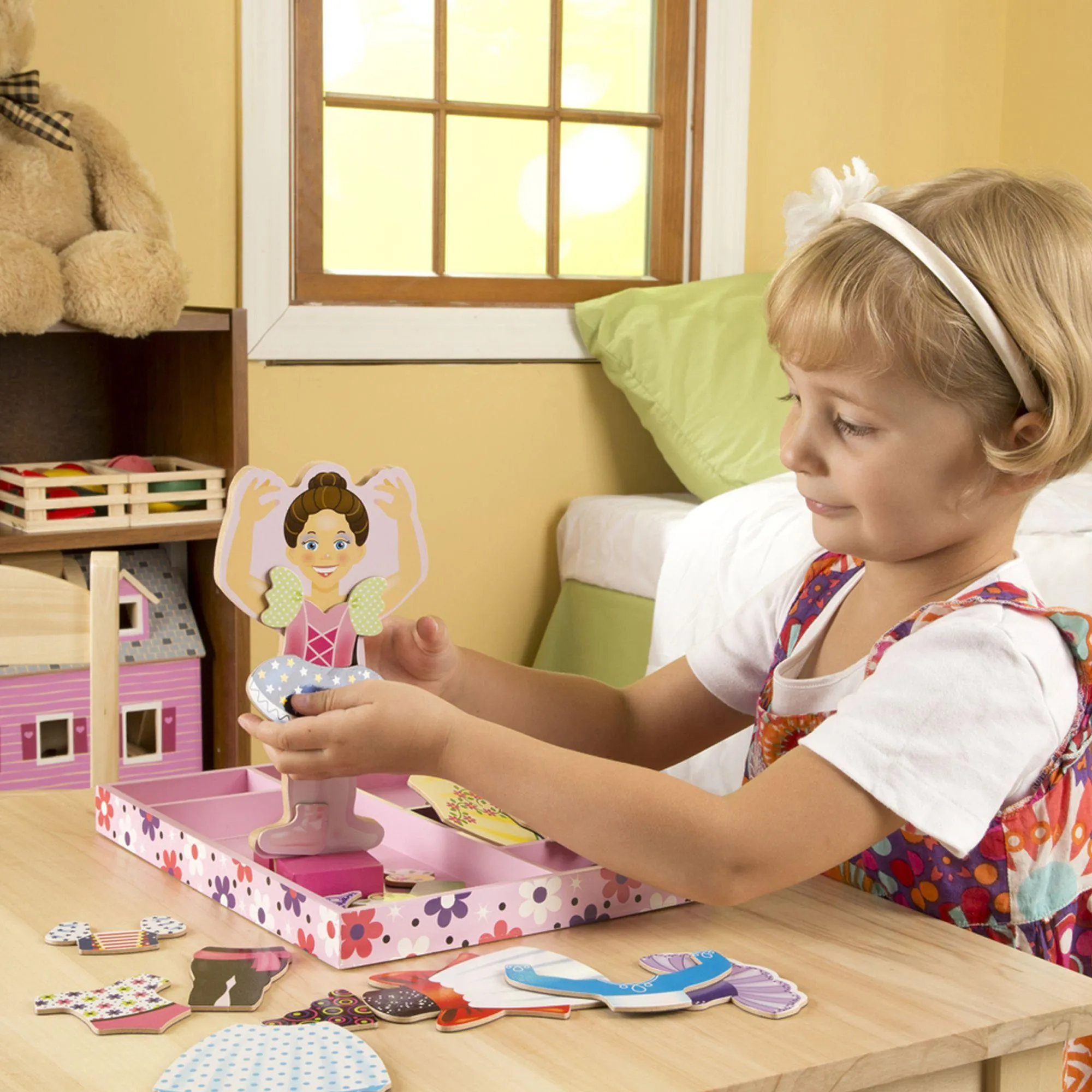 Melissa & Doug 13554 Nina Ballerina Magnetic Dress-Up Set