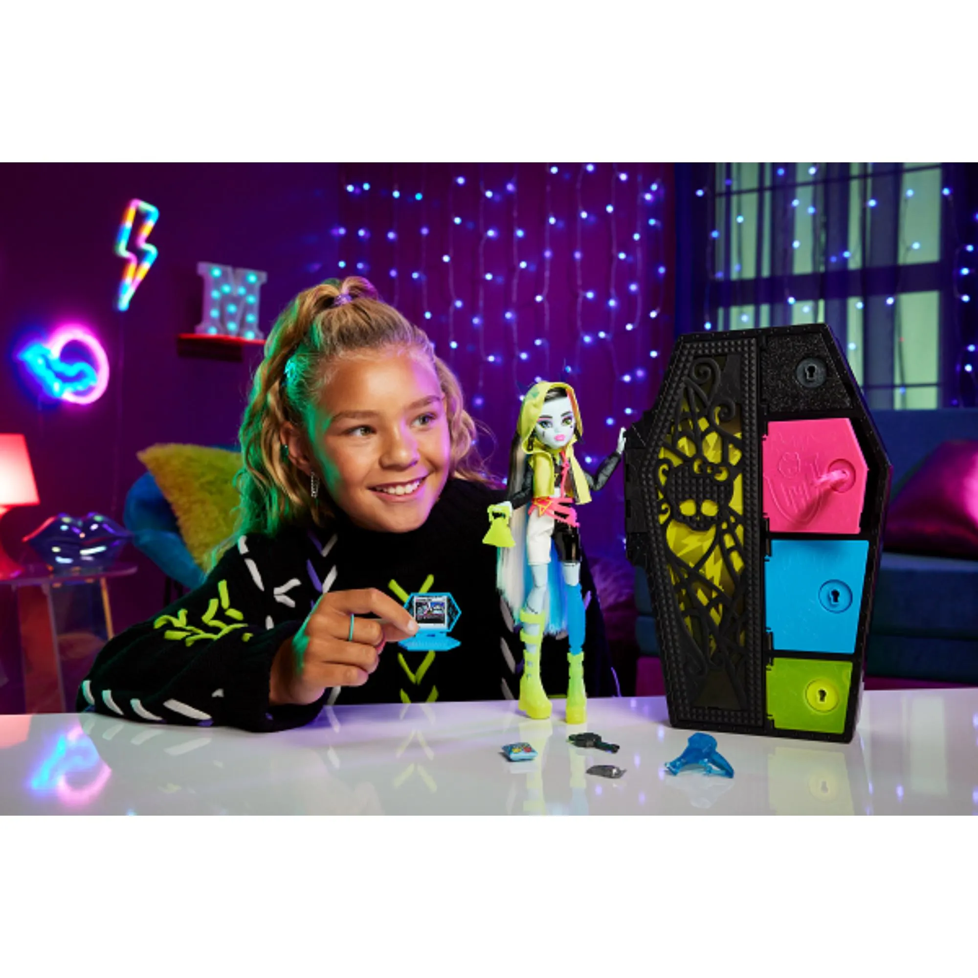 Monster High Skulltimate Secrets Neon Frights Doll - Frankie
