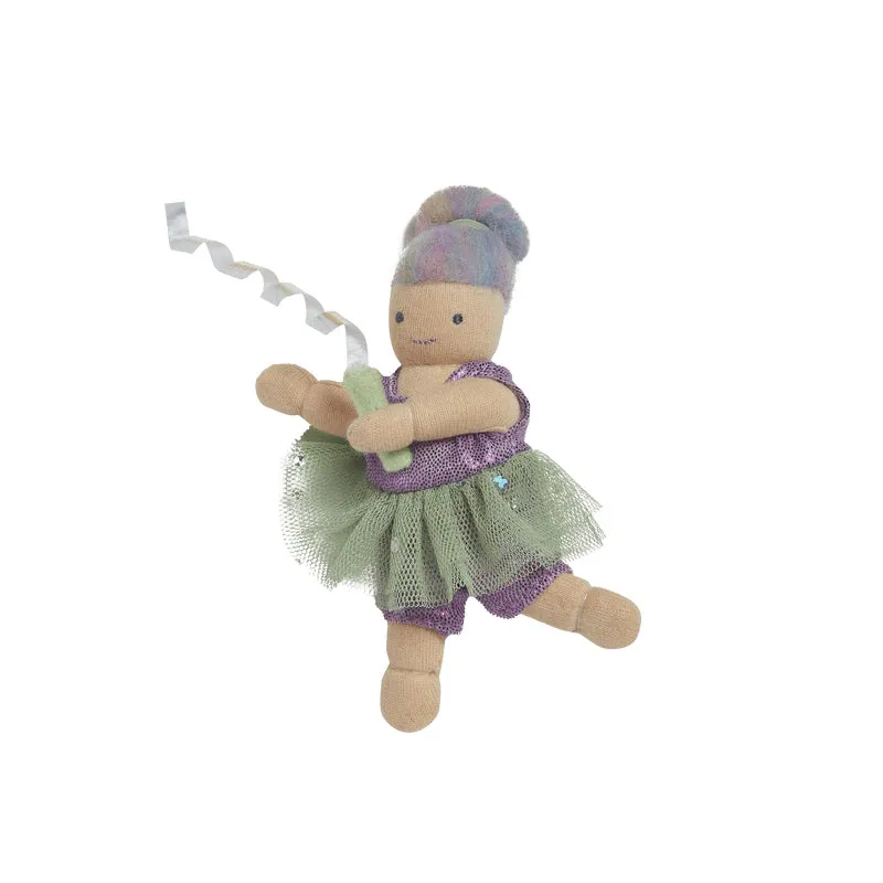 Olli Ella | Holdie Circus Folk Adara the Acrobat