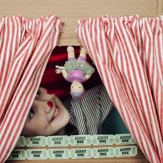 Olli Ella | Holdie Circus Folk Adara the Acrobat