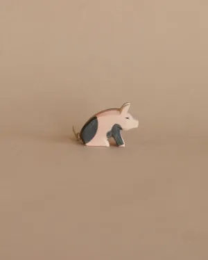Ostheimer Spotted Piglet - Sitting Odin Parker