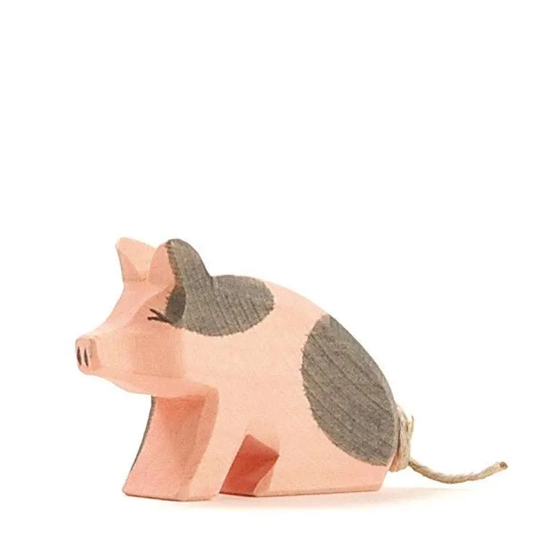 Ostheimer Spotted Piglet - Sitting Odin Parker