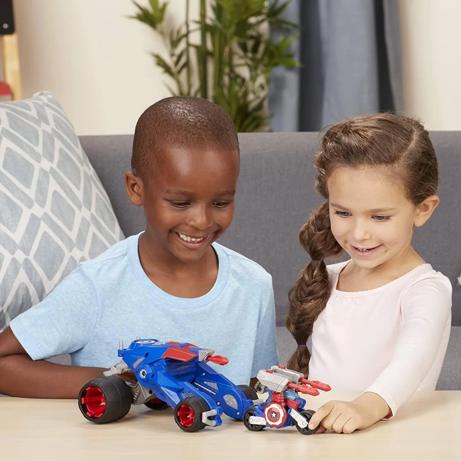 Playskool E0156 Sha Captain America Tank Marvel Figures and Playset