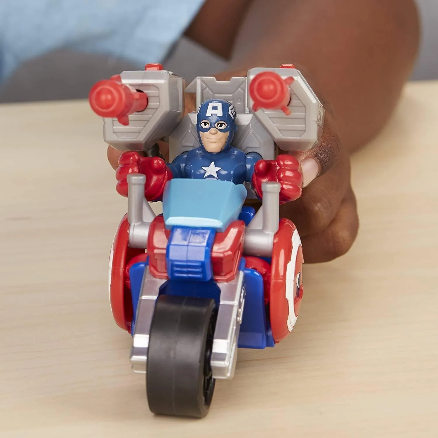 Playskool E0156 Sha Captain America Tank Marvel Figures and Playset
