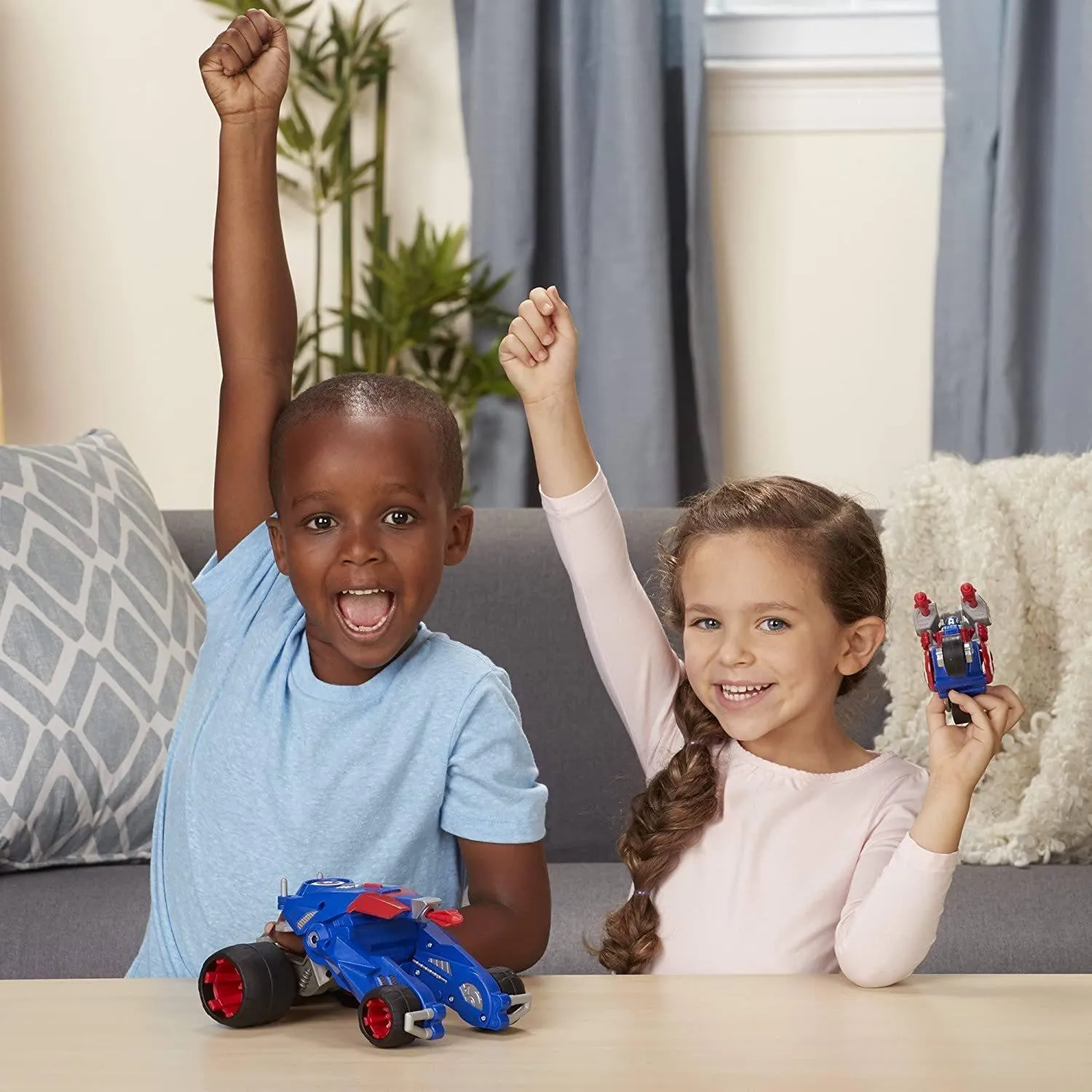 Playskool E0156 Sha Captain America Tank Marvel Figures and Playset