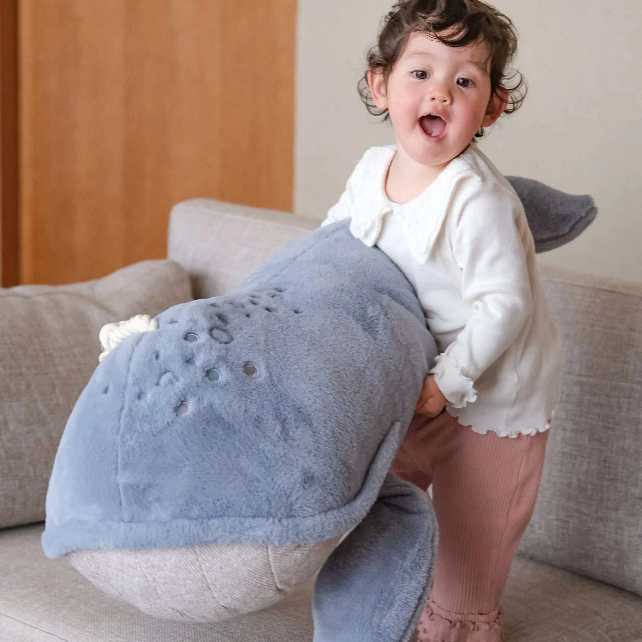 Ride-On Whale Pouf Odin Parker