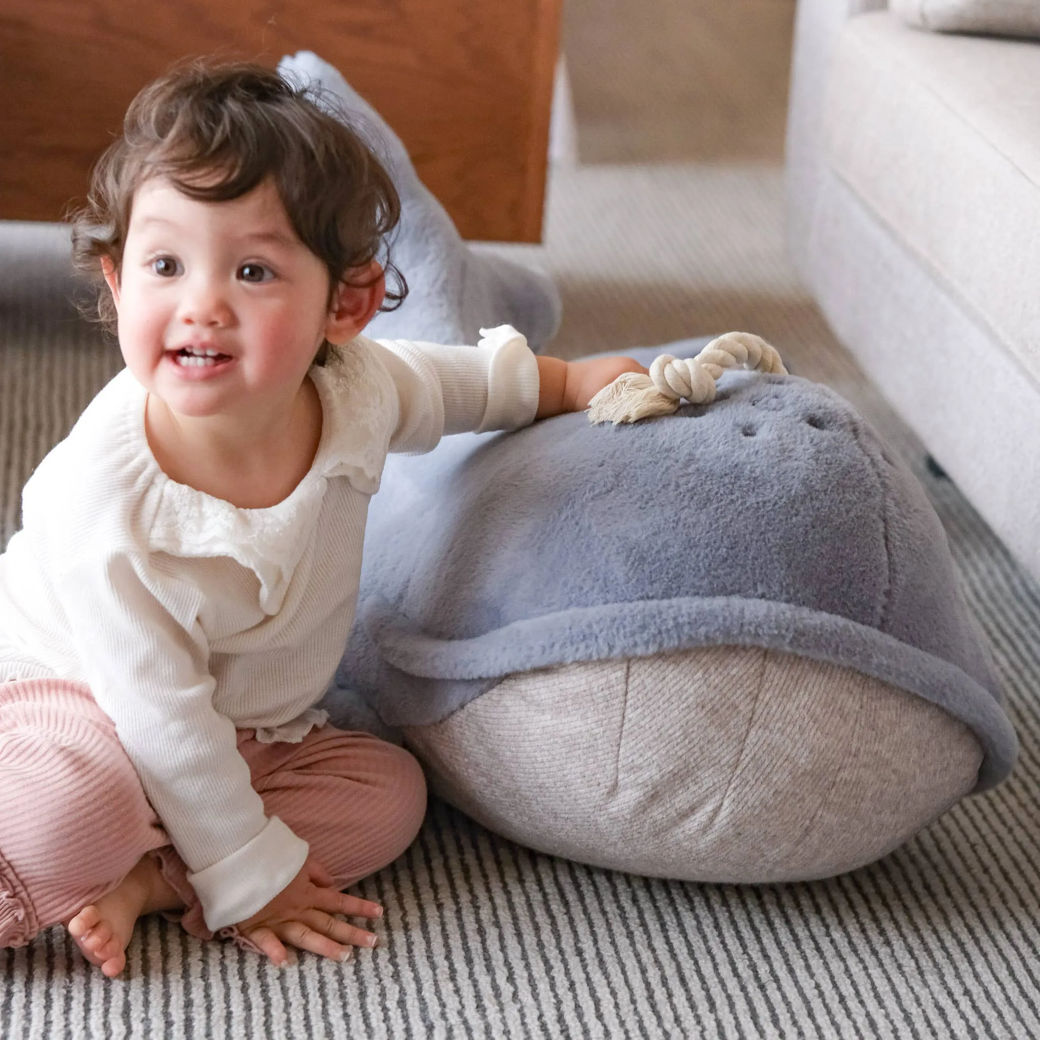 Ride-On Whale Pouf Odin Parker