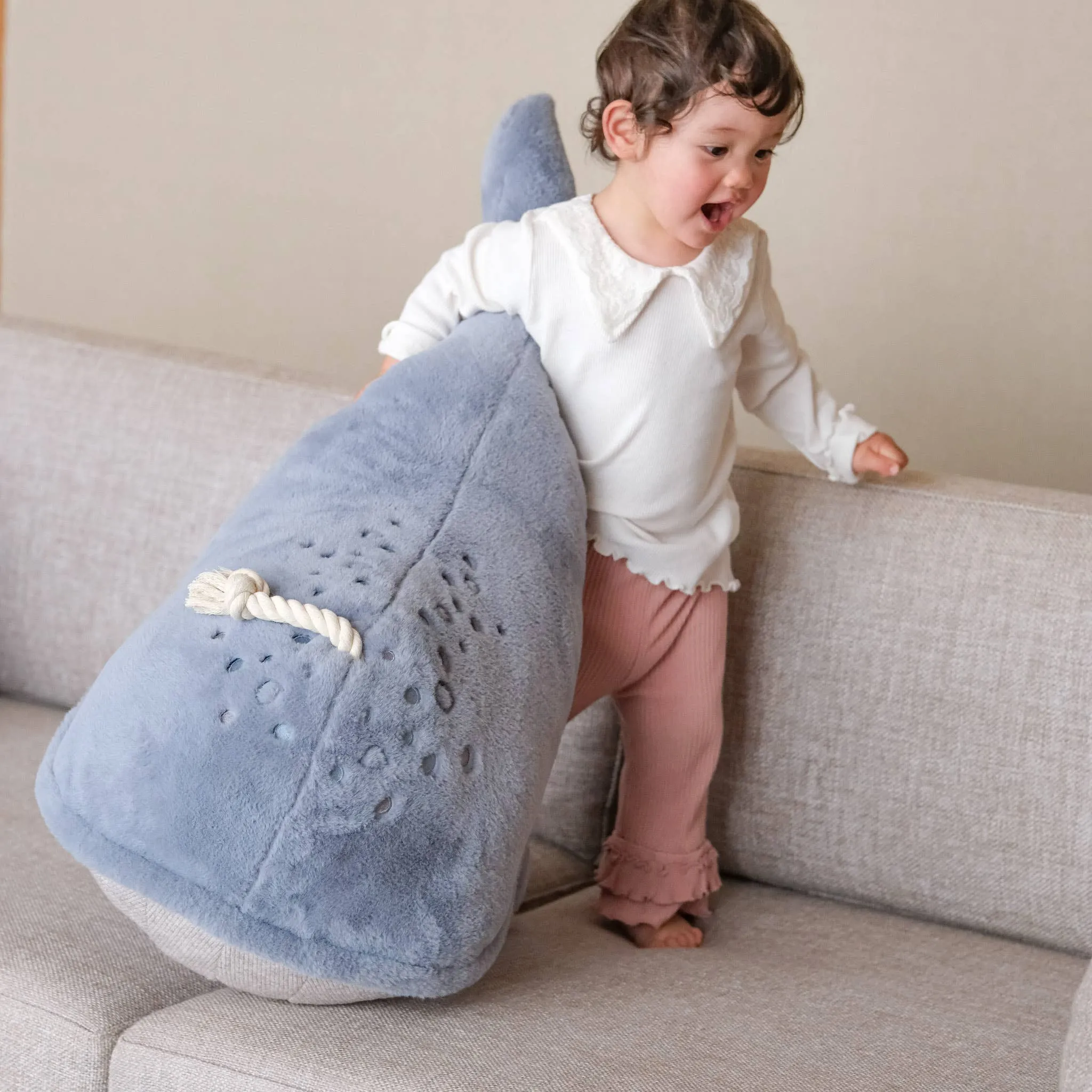 Ride-On Whale Pouf Odin Parker