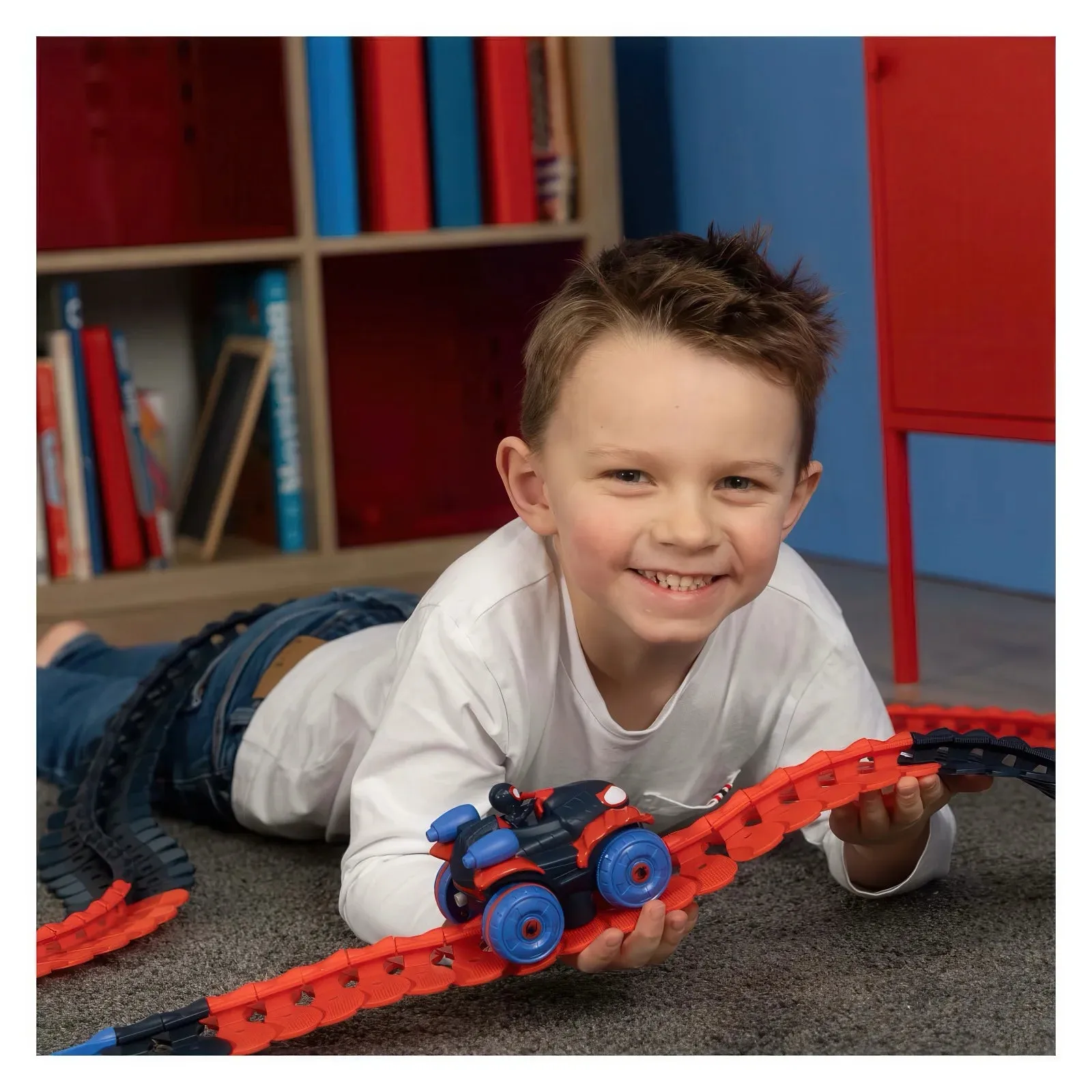 Smoby Spidey FleXtreme Racetrack Discovery Set