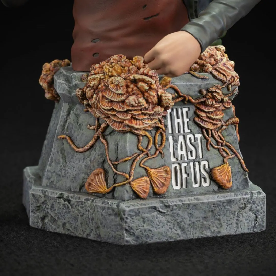 The Last Of Us Ellie With Handgun Bust By Dark Horse Comics