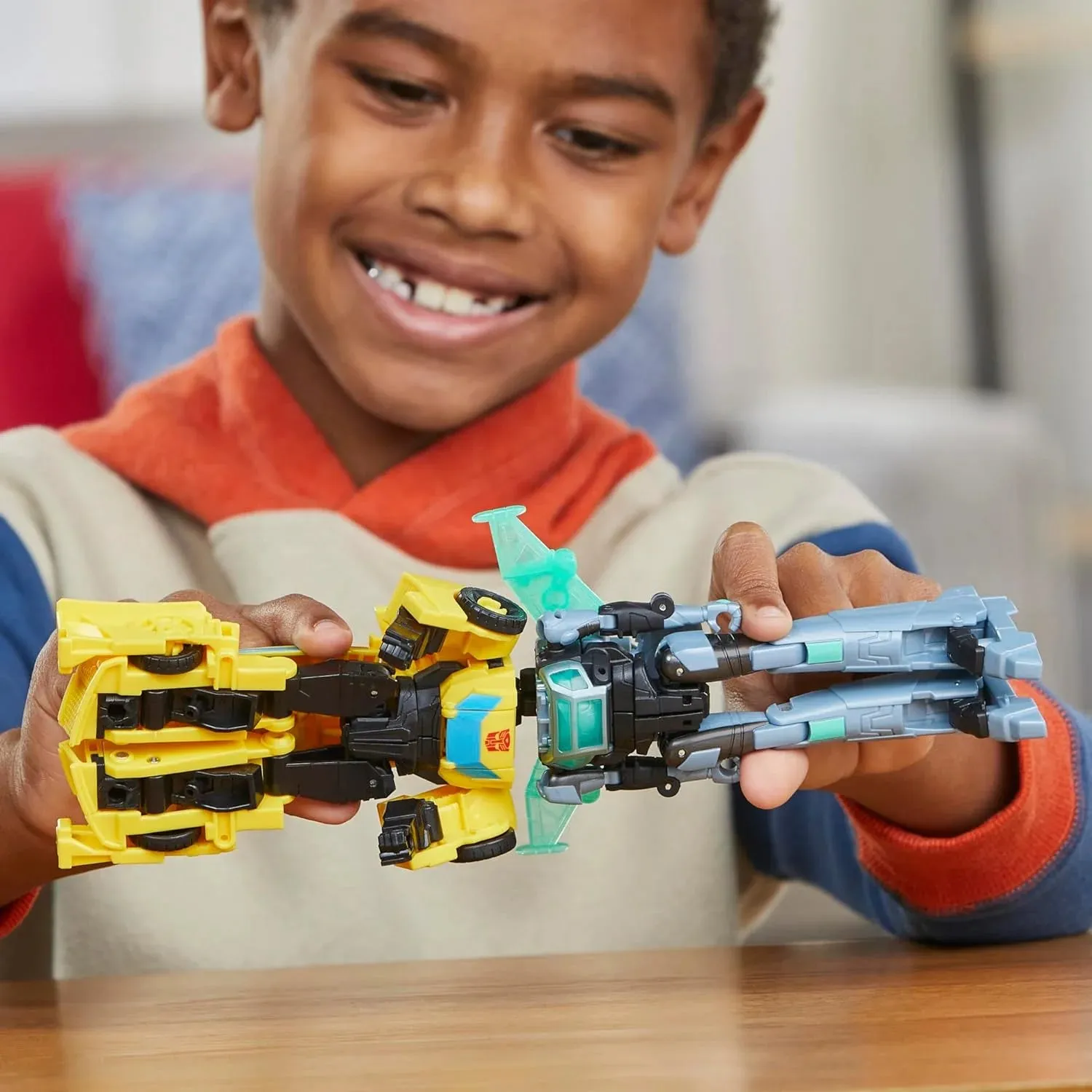 TRANSFORMERS EarthSpark Cyber-Combiner Bumblebee and Mo Malto Robot